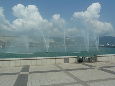 фонтаны в море.jpg